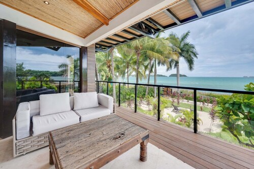 The Sanctuary - Luxury Beachfront 5-Bedroom Villa with 2 Swimming Pools