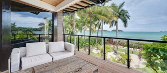 The Sanctuary - Luxury Beachfront 5-Bedroom Villa with 2 Swimming Pools