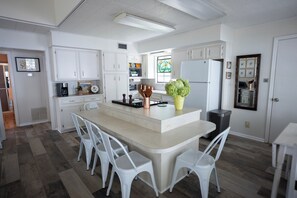 Mikrowelle, Ofen, Herdplatte, Geschirrspüler