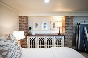 3 slaapkamers, een strijkplank/strijkijzer, wifi, beddengoed