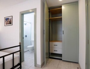 1 quarto, ferros/tábuas de passar roupa, Wi-Fi, roupa de cama