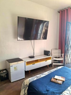 BĂŒgeleisen/BĂŒgelbrett, WLAN, BettwĂ€sche