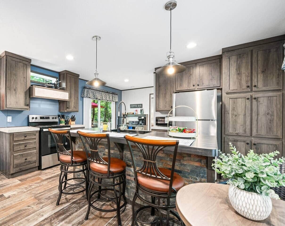 Kjøleskap, mikrobølgeovn, ovn og kokeplater