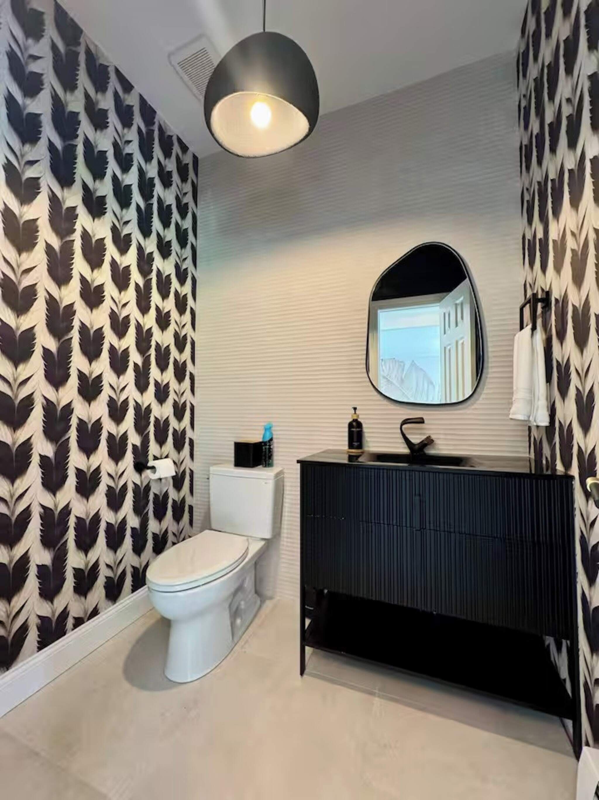 ヘアドライヤー、タオル、石鹸、シャンプー