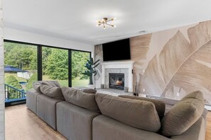 Lareira, videogames, pebolim