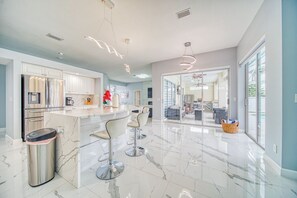 Micro-ondes, four, plaque de cuisson, lave-vaisselle