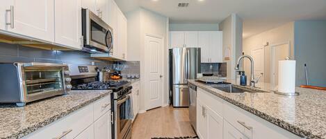 Mikroaaltouuni, uuni, liesi, astianpesukone