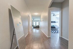 3 bedrooms, iron/ironing board, WiFi, bed sheets - Family-Friendly 3BR Home w/ Teepee Sleepover Setup + Backyard Fun! (Magnolia)