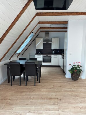 Réfrigérateur, four, plaque de cuisson, lave-vaisselle