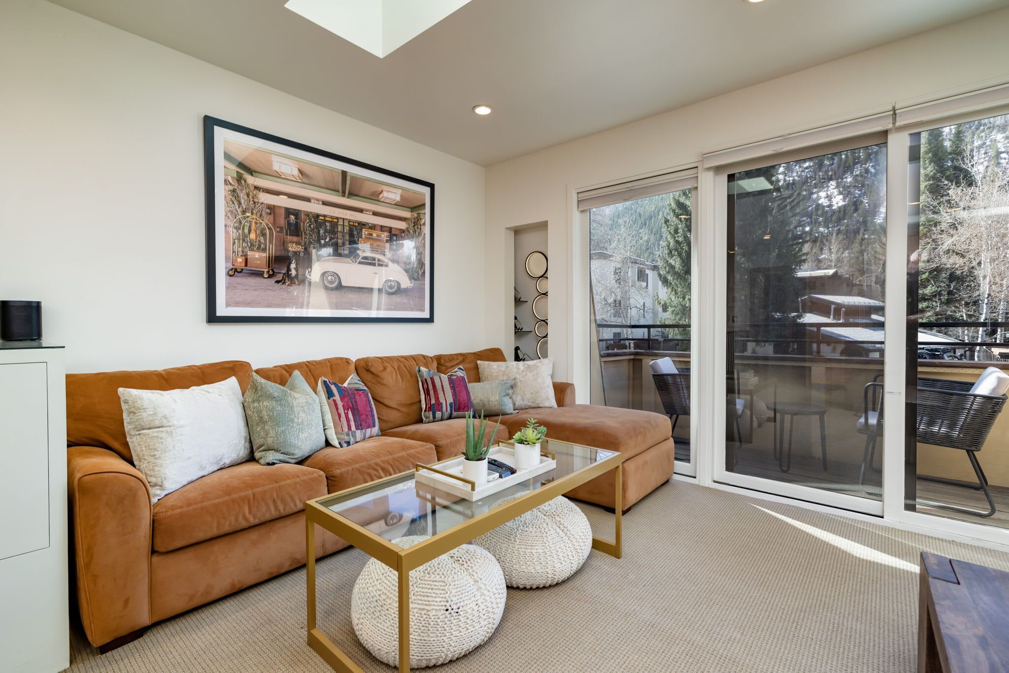 Televisión, chimenea, estéreo y oficina 