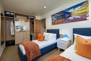 3 bedrooms, iron/ironing board, travel crib, WiFi