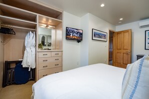 3 bedrooms, iron/ironing board, travel cot, WiFi