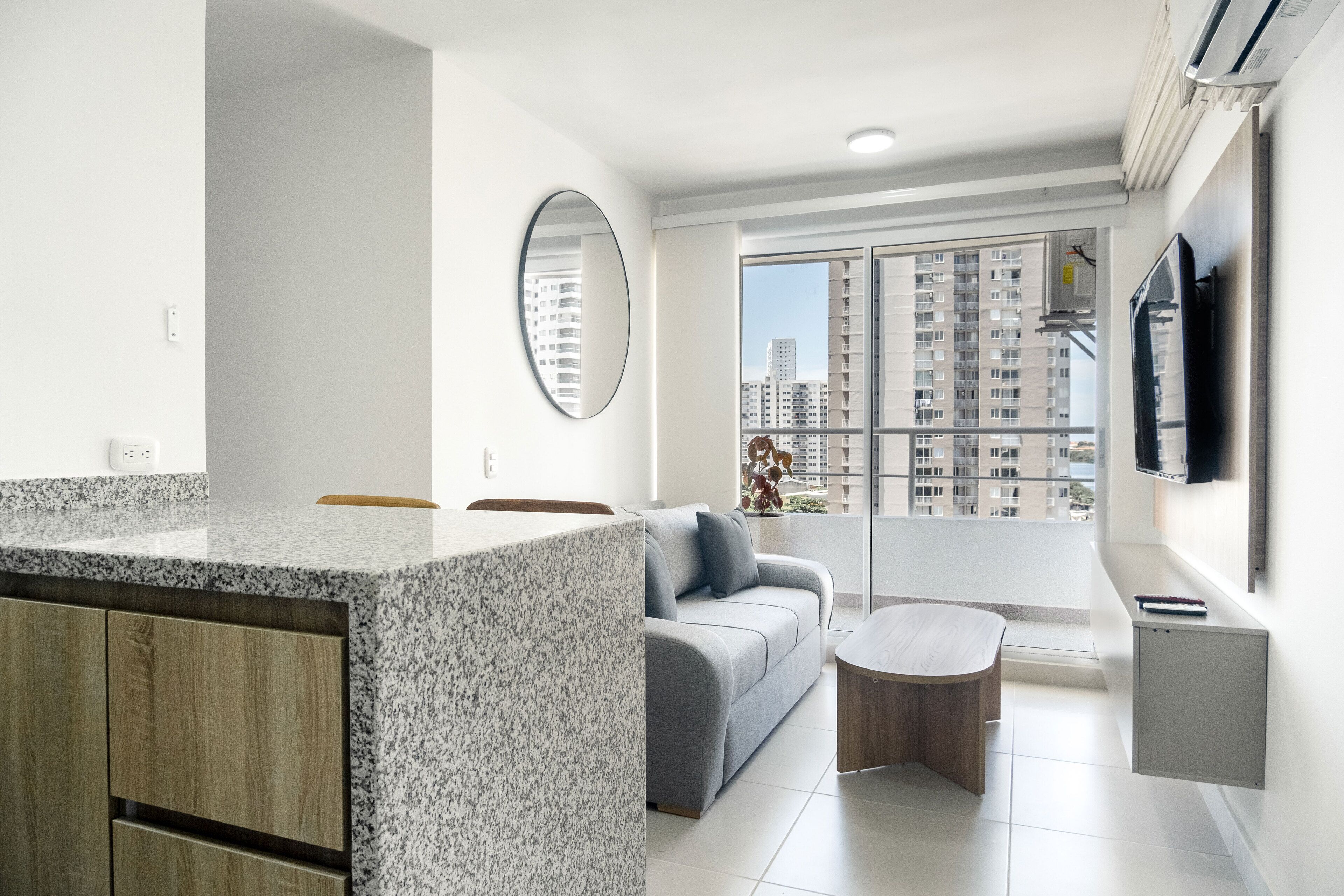 Apartment, City View (Piso 22) | Living area | 55-inch Smart TV with digital channels