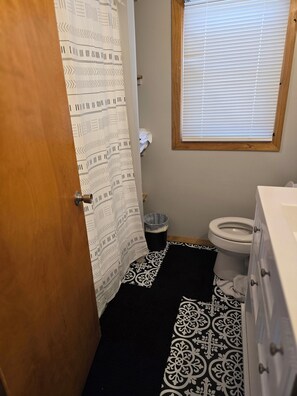 Serviettes fournies, savon, papier toilette