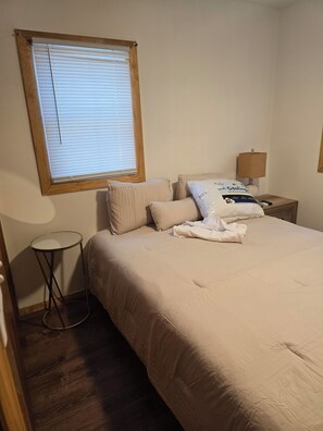 2 chambres, fer et planche à repasser, Wi-Fi, draps fournis