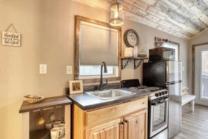 Fridge, microwave, oven, stovetop - Granite Peak Getaway in the woods. Close to Mt. Rushmore. (Keystone)