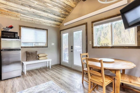 Interior. Granite Peak Getaway in the woods. Close to Mt. Rushmore.