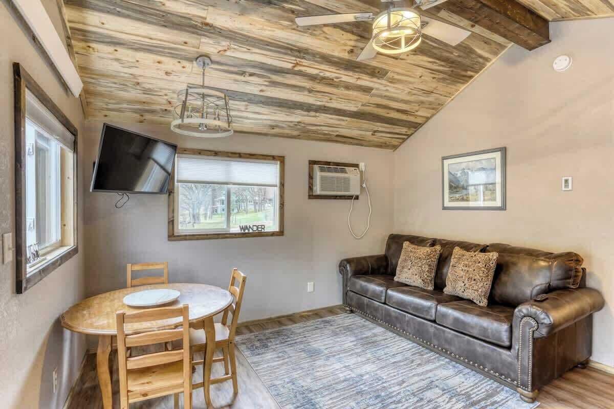 Televisión y oficina 