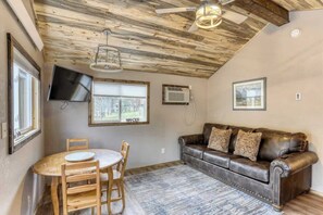 Televisión y oficina 