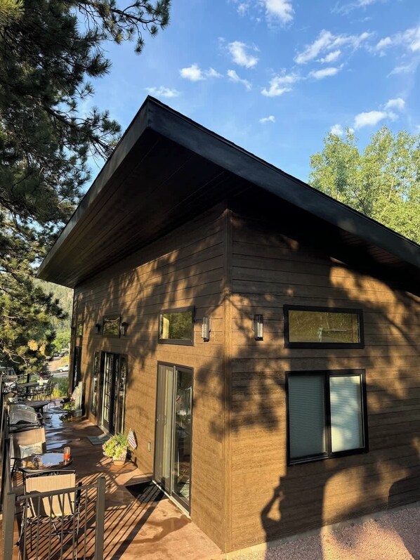 المنشأة من الخارج