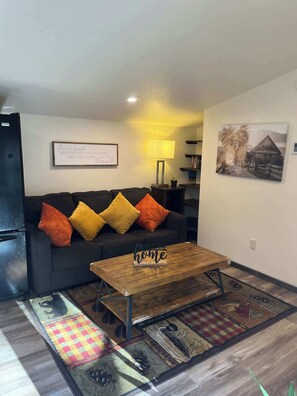 TV - Bullion Street Hideaway (Keystone)