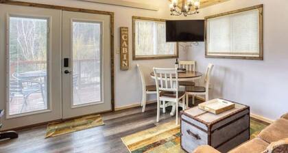 Cozy Creekside Retreat in the Black Hills