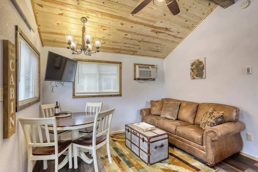 Donna's Creekside Retreat - Mount Rushmore