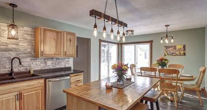 Grandma Goodnight's - 3 Miles from Mt-Rushmore with a hot tub and a game room!