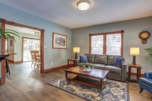 TV, fireplace, offices