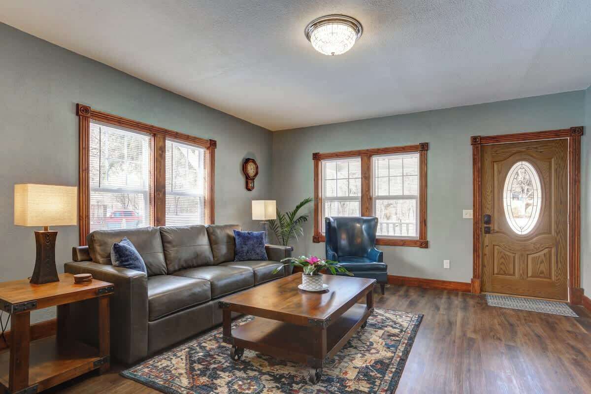 TV, peis og kontorer