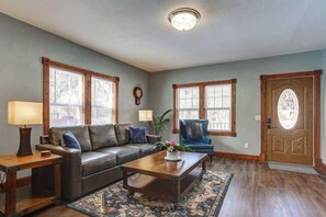 TV, fireplace, offices