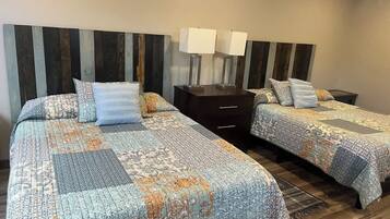 4 bedrooms, iron/ironing board, WiFi, bed sheets