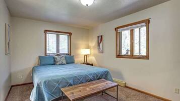 4 bedrooms, iron/ironing board, WiFi, bed sheets