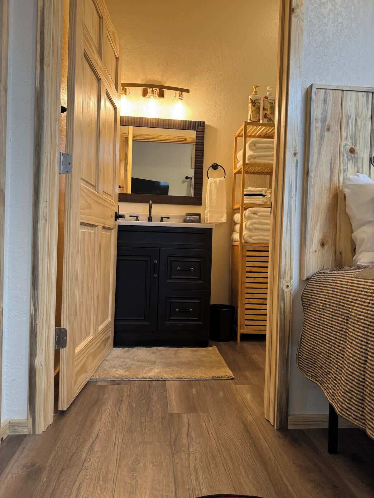 2 slaapkamers, een strijkplank/strijkijzer, wifi, beddengoed