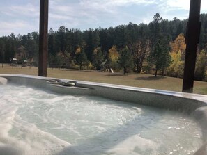Outdoor spa tub - 5 Miles from Mt- Rushmore, with private hot tub! (Keystone)