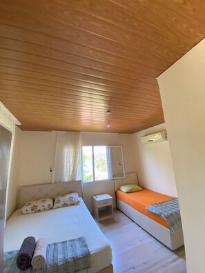 9 slaapkamers, een strijkplank/strijkijzer, wifi, beddengoed