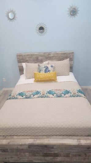 6 bedrooms, WiFi, bed sheets