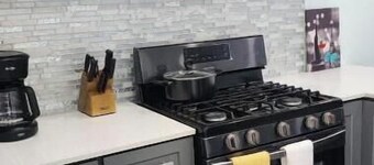 Blue Turtle 6-bedroom house in welcoming Nassau with WiFi, AC