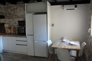 Fridge, stovetop
