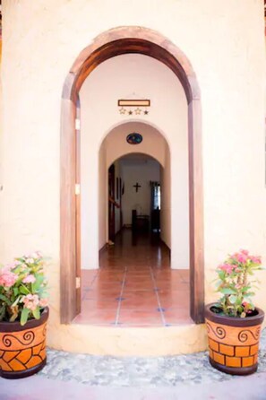 Interior entrance - Casa Xcaanda (San Pedro Pochutla)