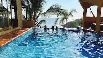 6 outdoor pools