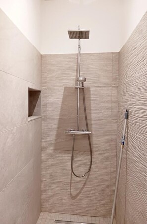 Shower, towels - LA LOUBE - CUERS - Gîte (CUERS)