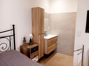 1 soveværelse, strygejern/strygebræt, internetforbindelse