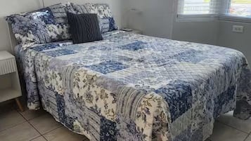 1 bedroom, desk, WiFi, bed sheets