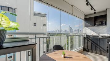 Basic Apartment | Dining