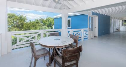 Experience tropical living at Casa Afortunada, 4-bedroom home with stunning ocean views.