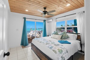 2 quartos, ferros/tábuas de passar roupa, berço de viagem