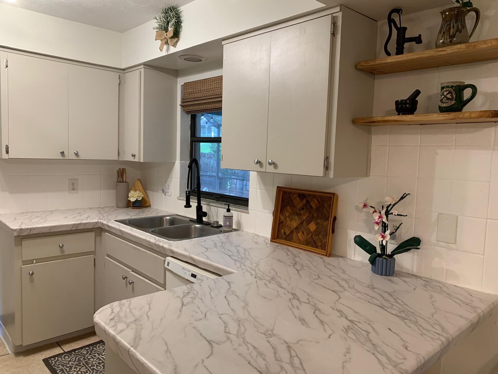 Microondas, horno, parrilla de estufa y lavavajillas 