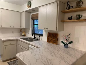 Microones, forn, placa de cuina i rentaplats 