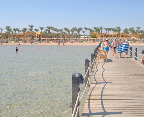 Snorkeling Paradise 5-Star Resort Stella Makadi,Beach & Pool access, Wi-Fi